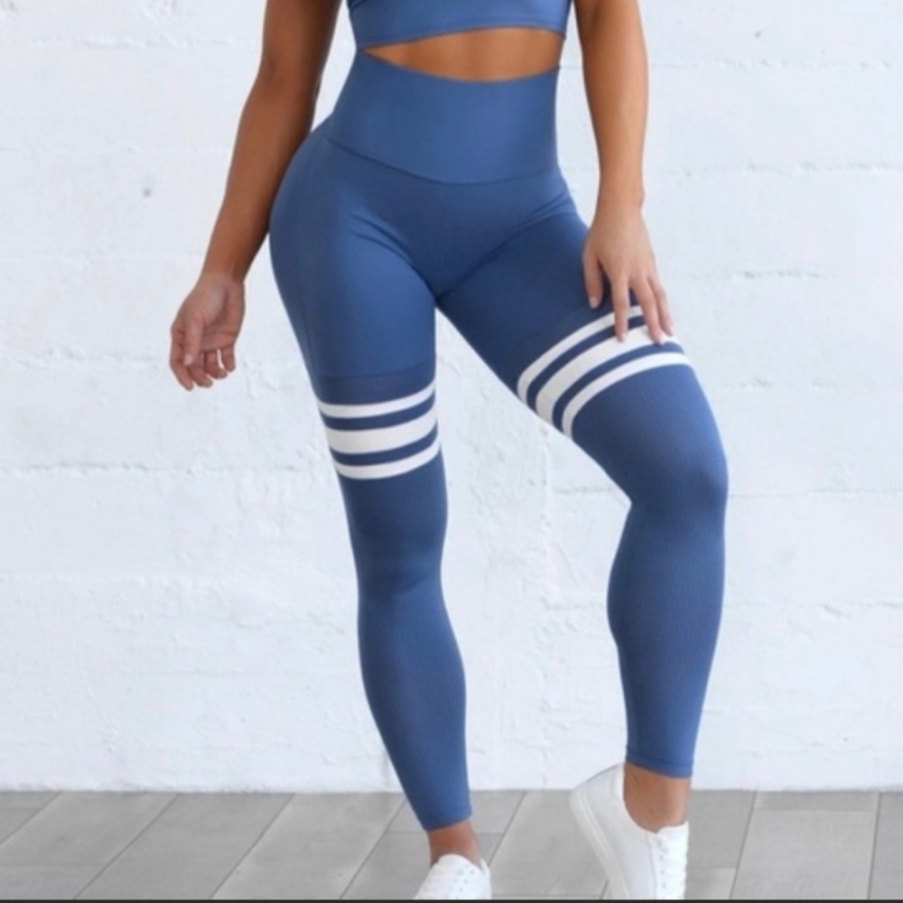 Bombshell sportswear denim leggings